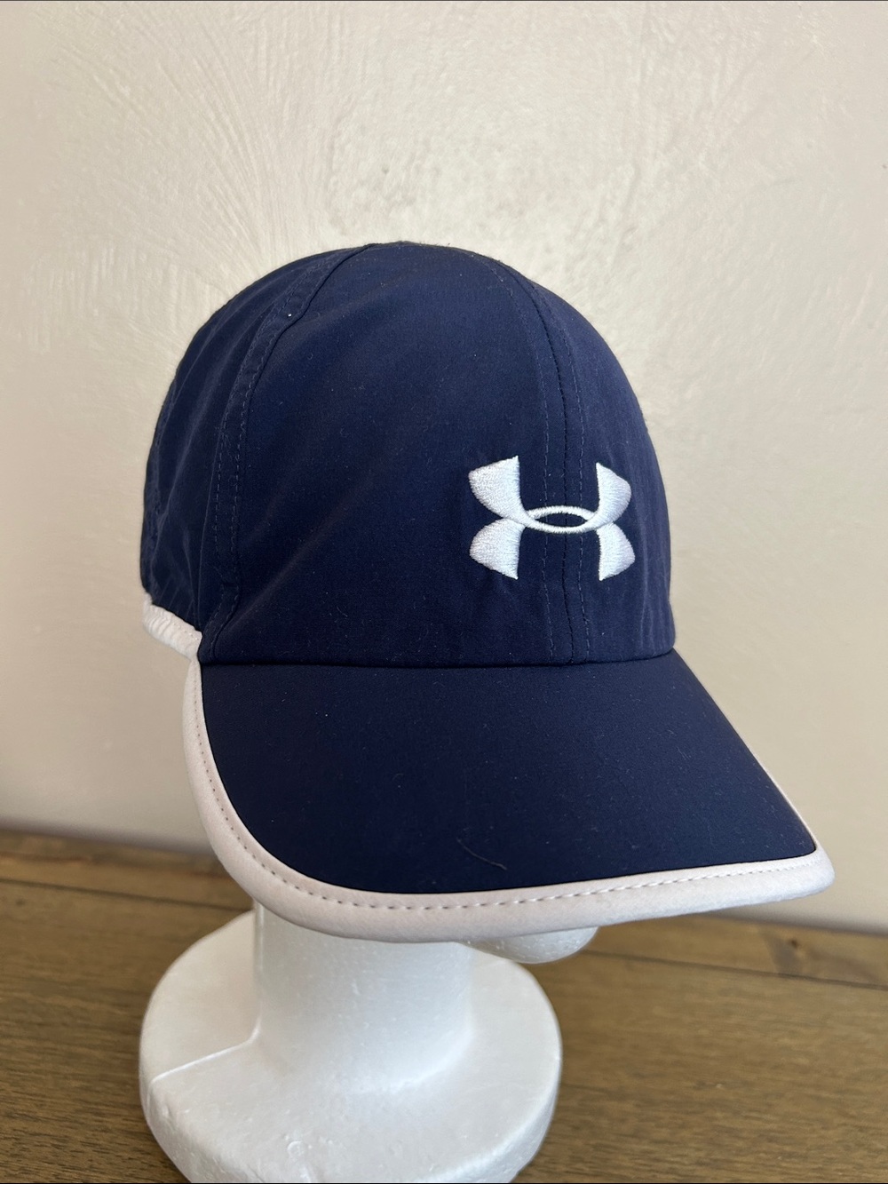 Under Armour Heat-gear Navy Performance Baseball Cap with White Trim. One Size.